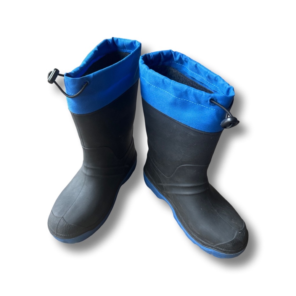 Rain boots/ snow boots for kids.